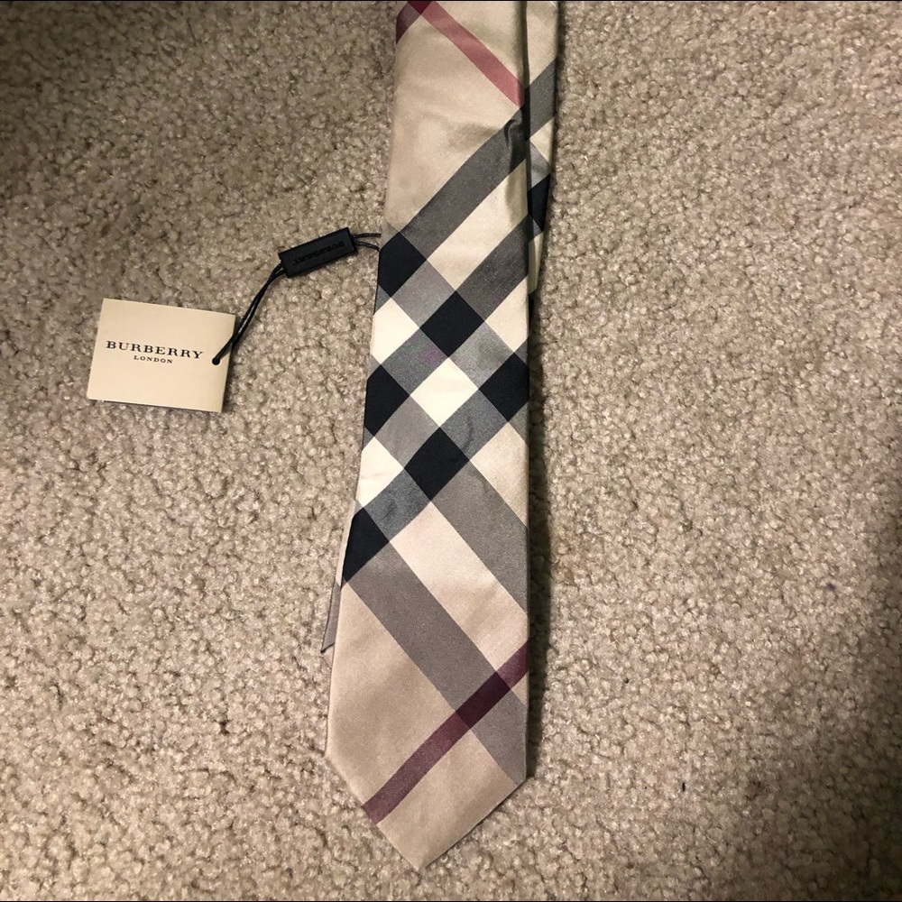 Burberry tie NWT tan